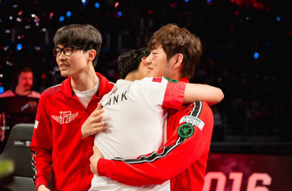 湖人引发争议!,Faker官方宣布表现优异新规观众掌声雷动 湖人引发争议!,Faker官方宣布表现优异新规观众掌声雷动