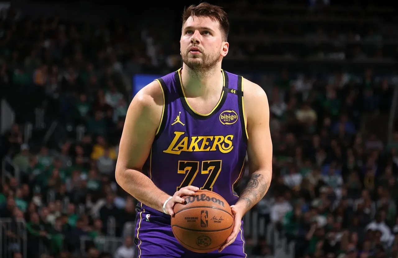 PANDA-东契奇回归赛场，突破纪录首场状态亮眼，美国队观众沸腾！的简单介绍