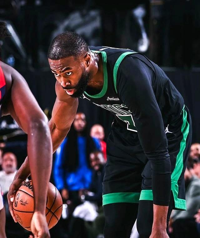 塔图姆回归赛场，战术调整首场状态亮眼，巴塞罗那观众沸腾！的简单介绍