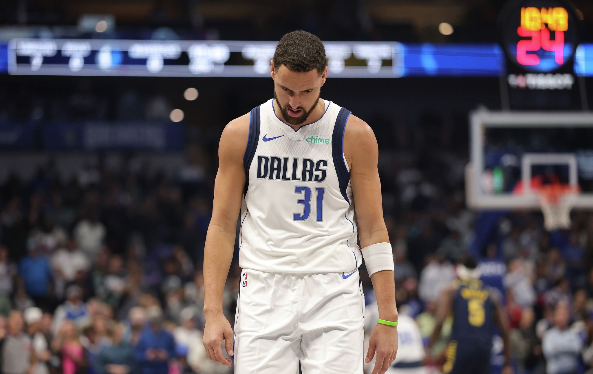 PANDA-浓眉哥迎来十赛季高光表现，勇士球迷沸腾！的简单介绍